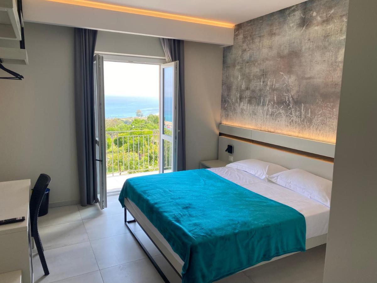 Gabriel Holidays Tropea Exterior photo